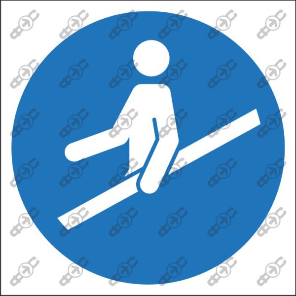 Знак M012 - Использовать поручень / Use handrail